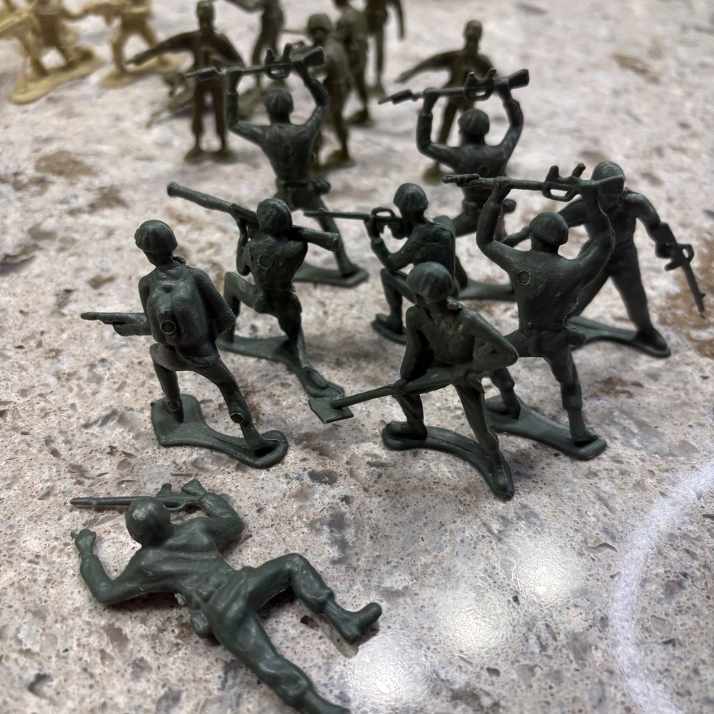 Lot of 56 Toy Soldiers Action Figures Army Men Red Tan Green Tan Figures - Picture 7 of 14
